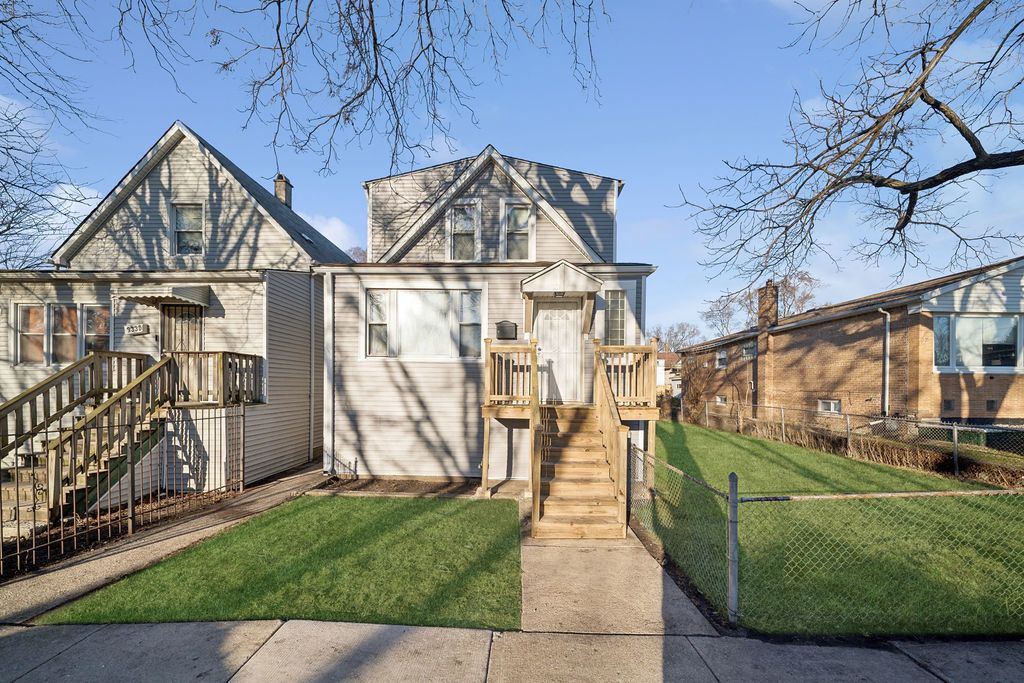 9328 S PAXTON Avenue — Chicago, IL 60617