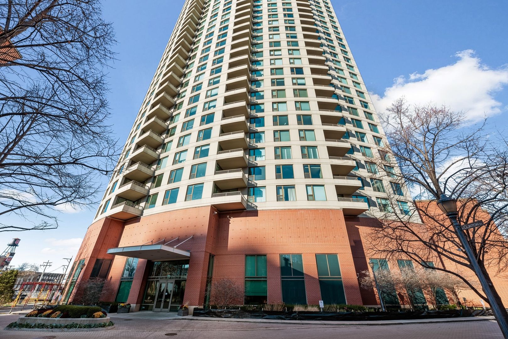 501 N Clinton Street #P-250 — Chicago, IL 60654