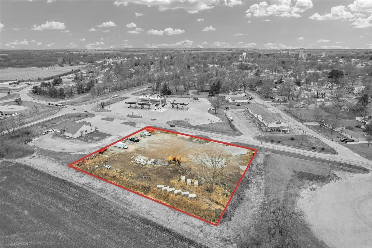 940 Clinton Avenue, Farmer City, IL 61842