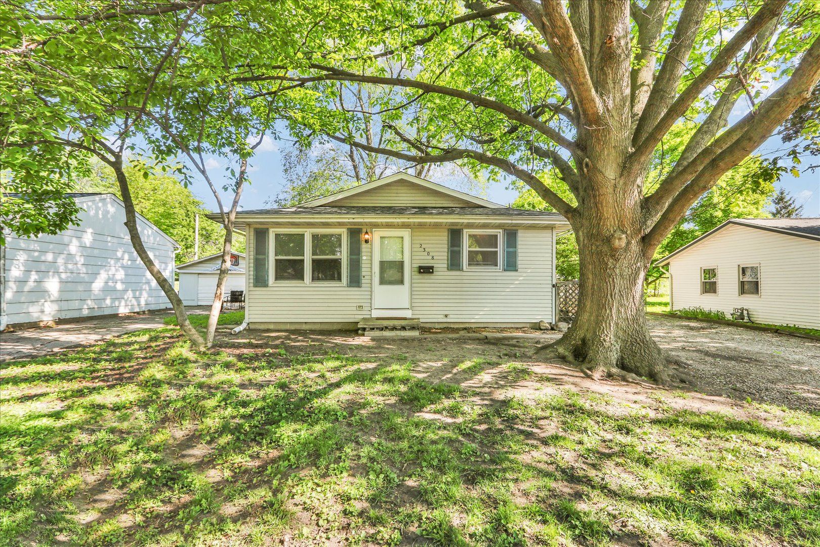 2308 Lantern Hill Drive — Urbana, IL 61802