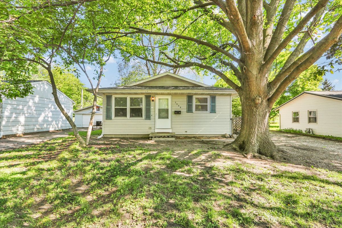 2308 Lantern Hill Drive, Urbana, IL 61802