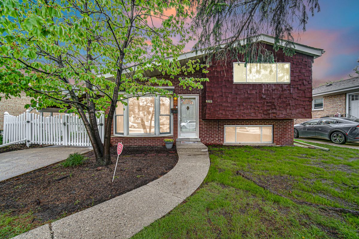 8322 Central Avenue, Morton Grove, IL 60053