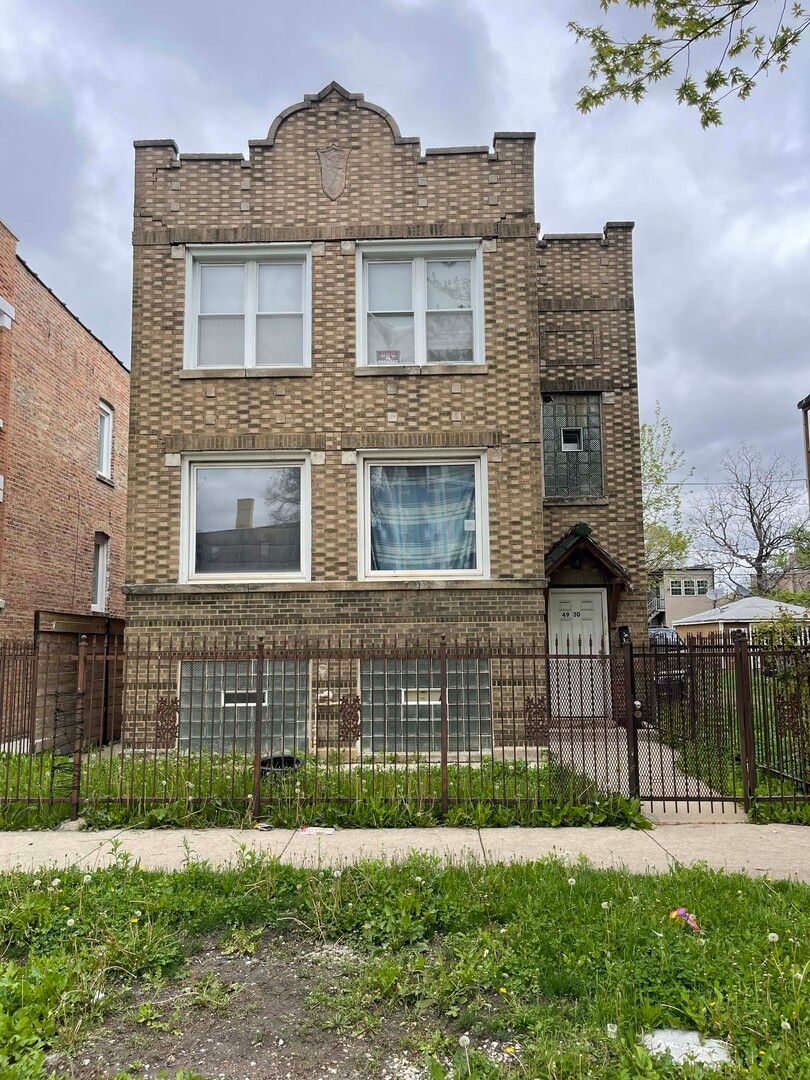 4930 W Adams Street — Chicago, IL 60644