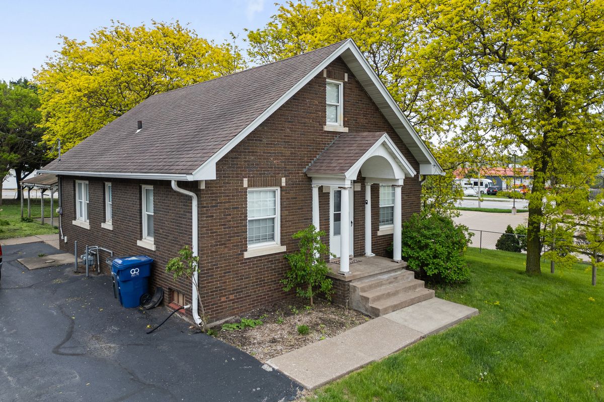 425 and 428 1/2 28th Street, Bettendorf, IA 52722
