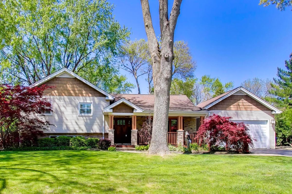 15352 Cherrywood Lane, Libertyville, IL 60048