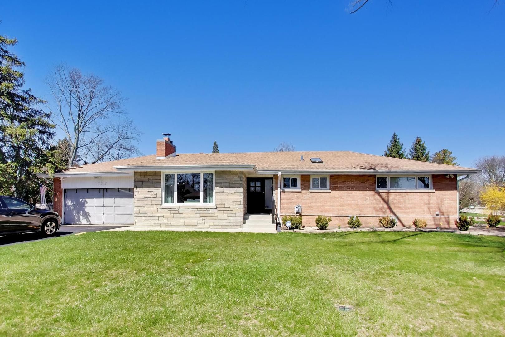 1032 Heatherfield Lane — Glenview, IL 60025