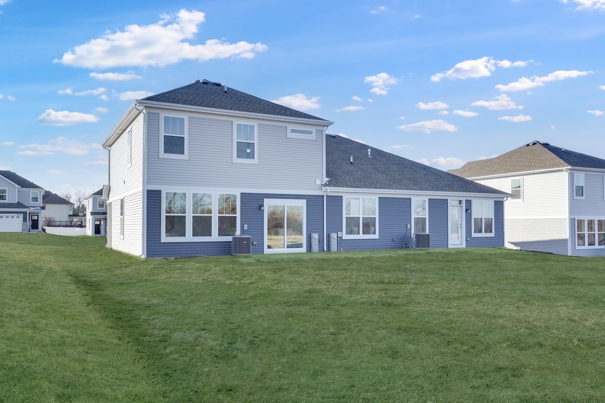 4209 Meadowridge Road, Woodstock, IL 60098