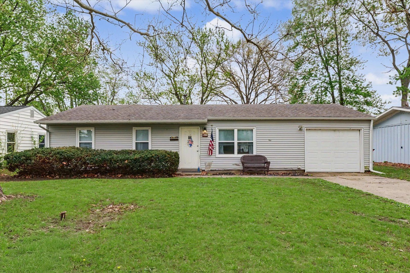 2405 Lawndale Drive — Champaign, IL 61821