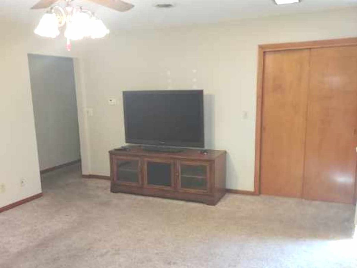 207 N Center Street, Tuscola, IL 61953