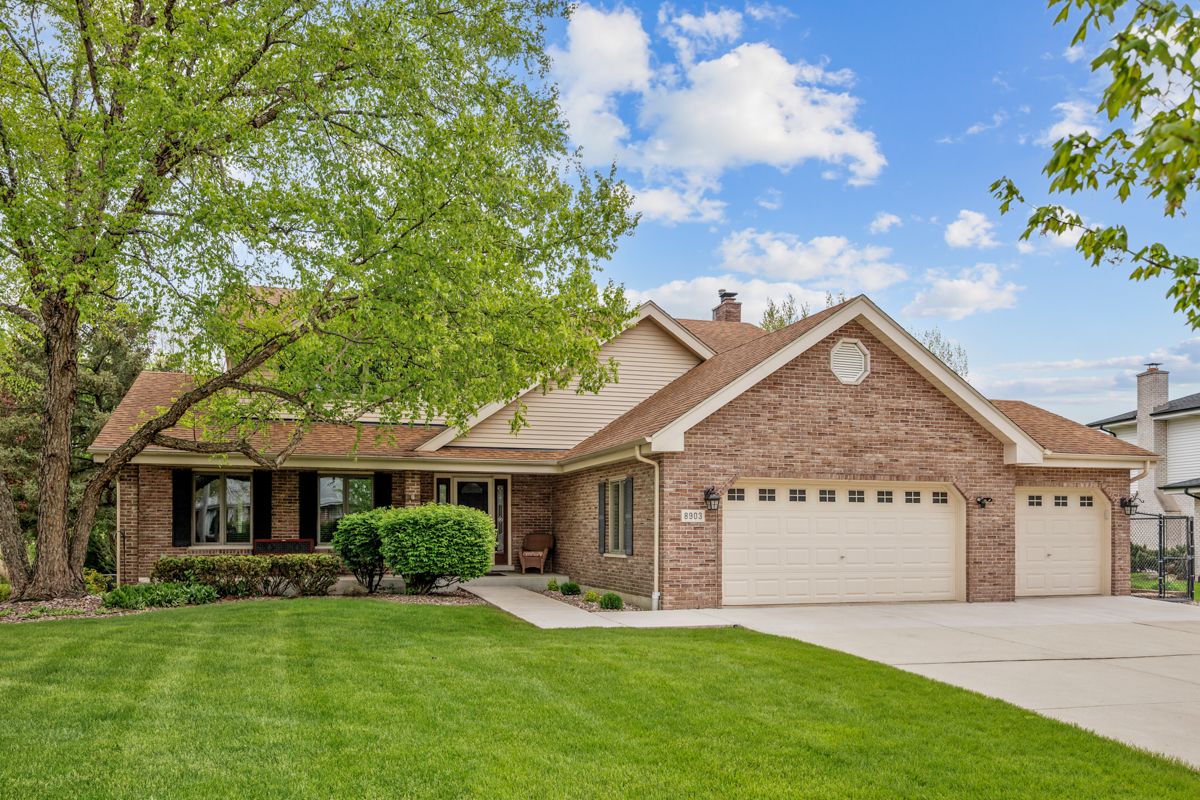 8903 Vail Lane — Woodridge, IL 60517