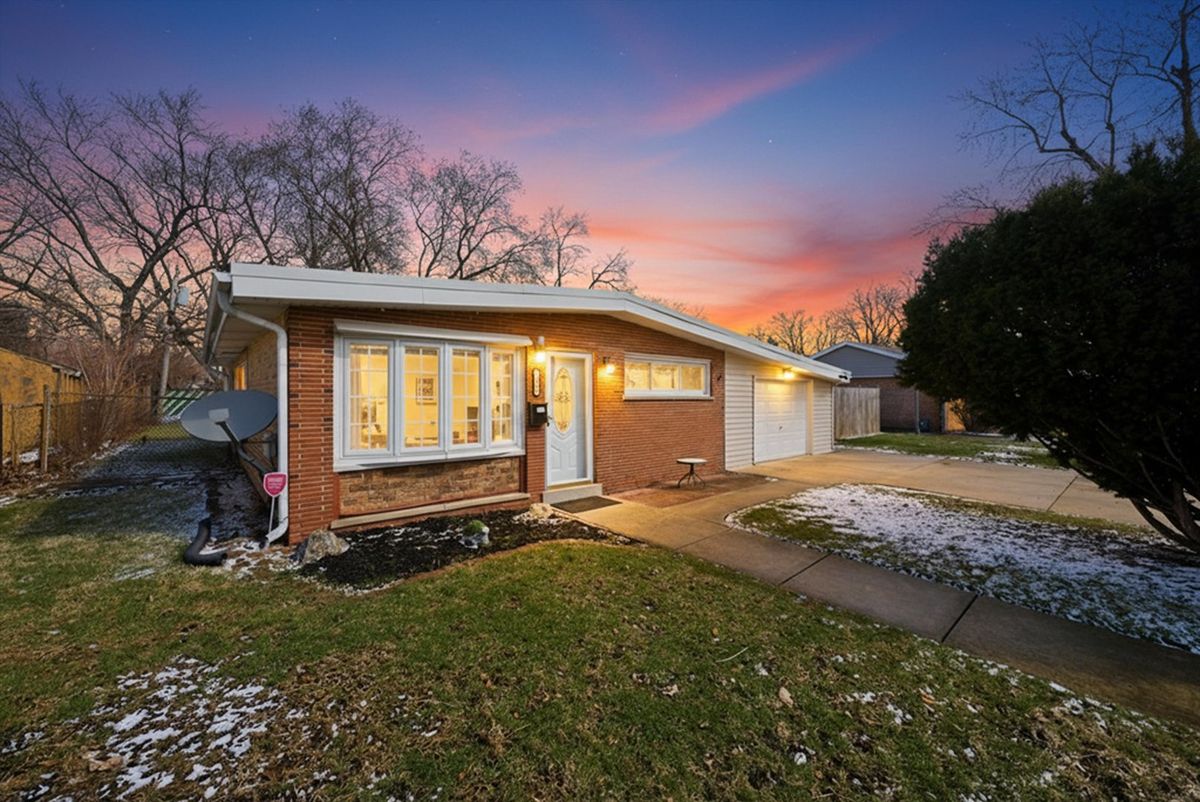 7932 98th Place, Hickory Hills, IL 60457