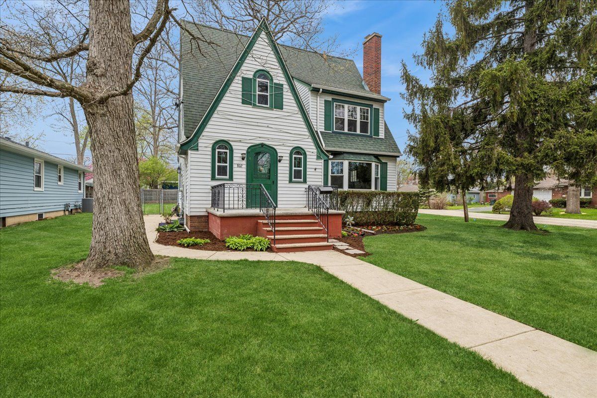 802 Kirkwood Avenue, Winthrop Harbor, IL 60096