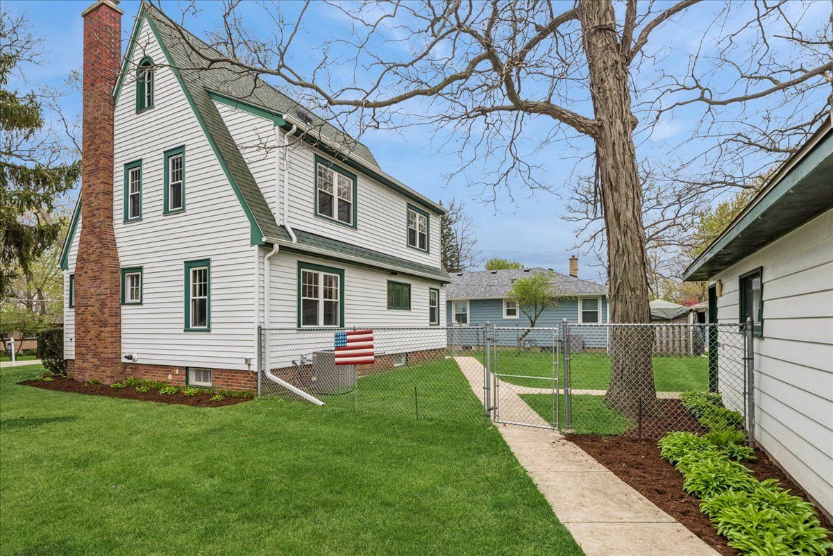 802 Kirkwood Avenue, Winthrop Harbor, IL 60096