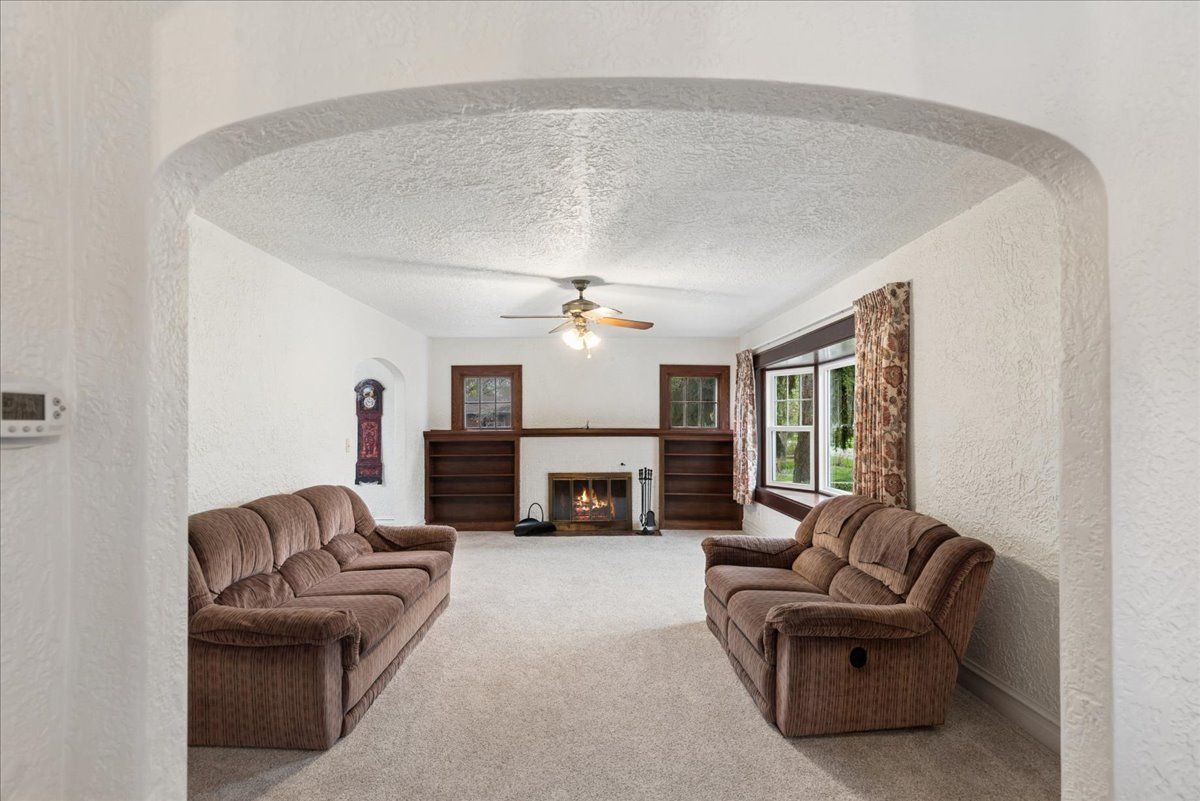 802 Kirkwood Avenue, Winthrop Harbor, IL 60096
