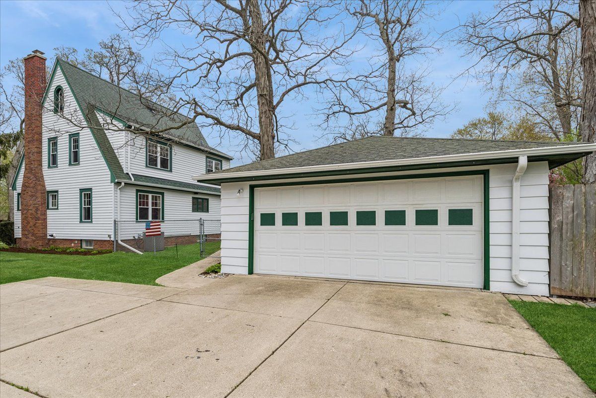 802 Kirkwood Avenue, Winthrop Harbor, IL 60096