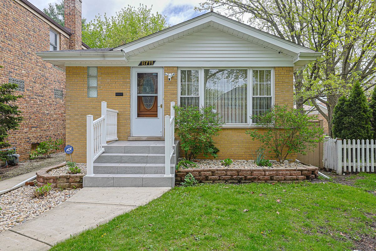 8711 Hamlin Avenue, Skokie, IL 60076