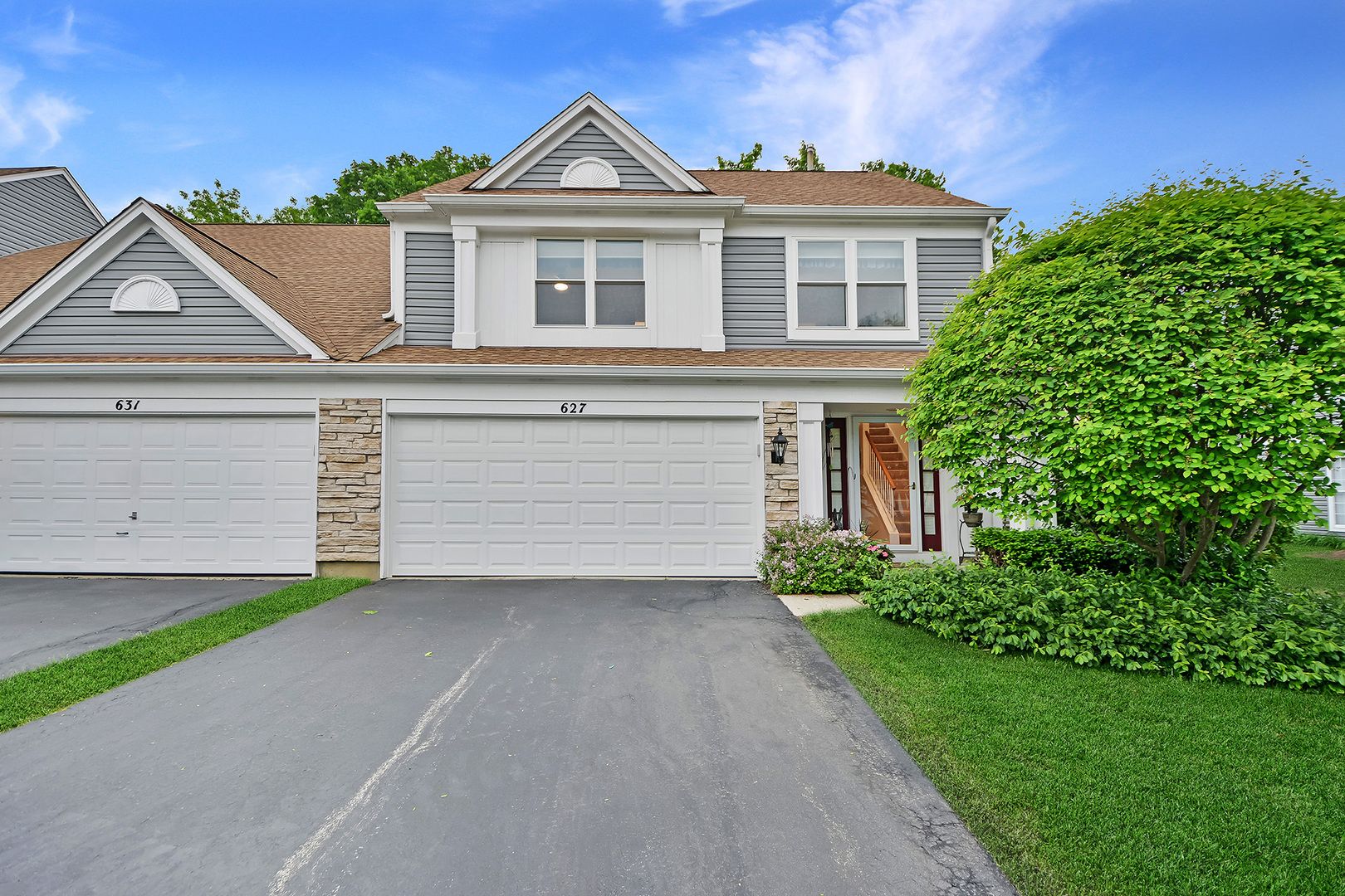 627 N Charter Hall Drive — Palatine, IL 60067