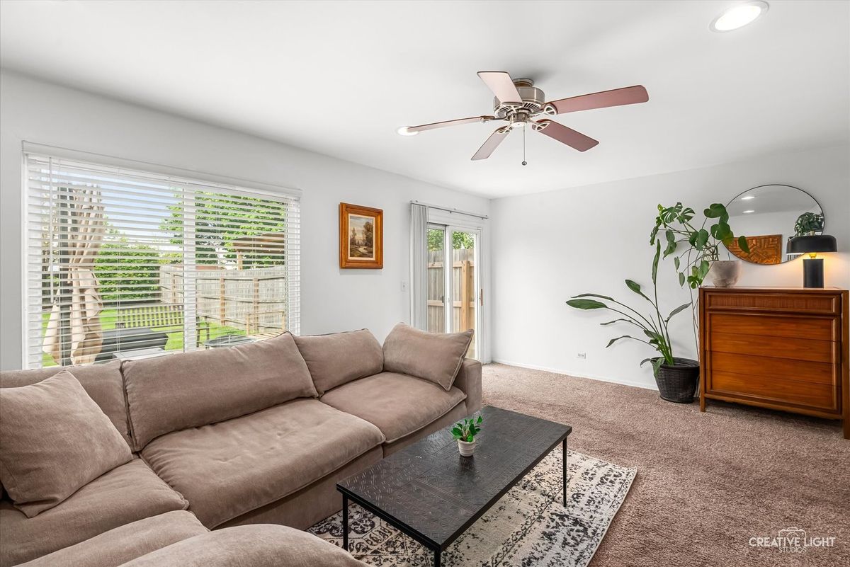 453 Newport Circle, Oswego, IL 60543