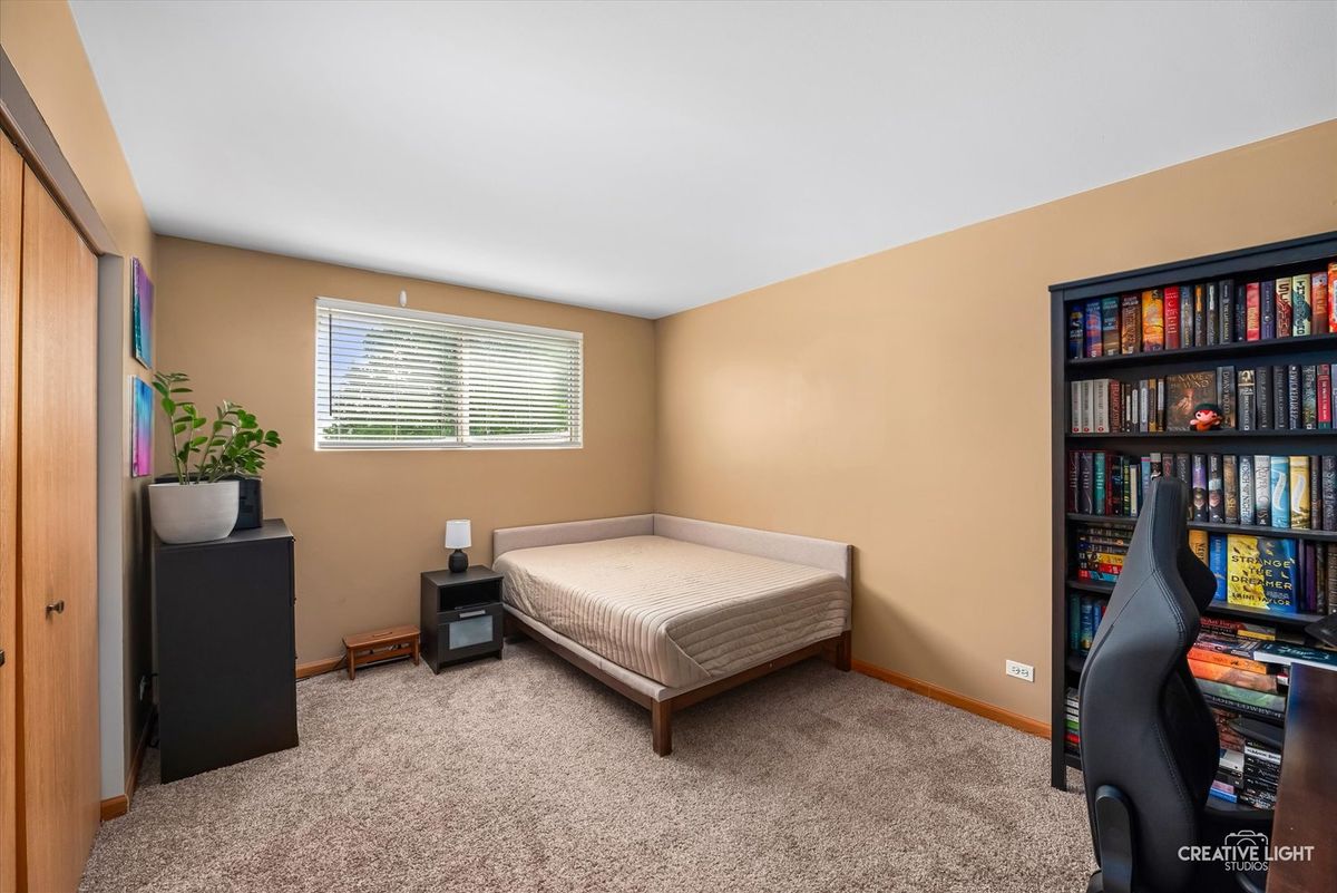 453 Newport Circle, Oswego, IL 60543