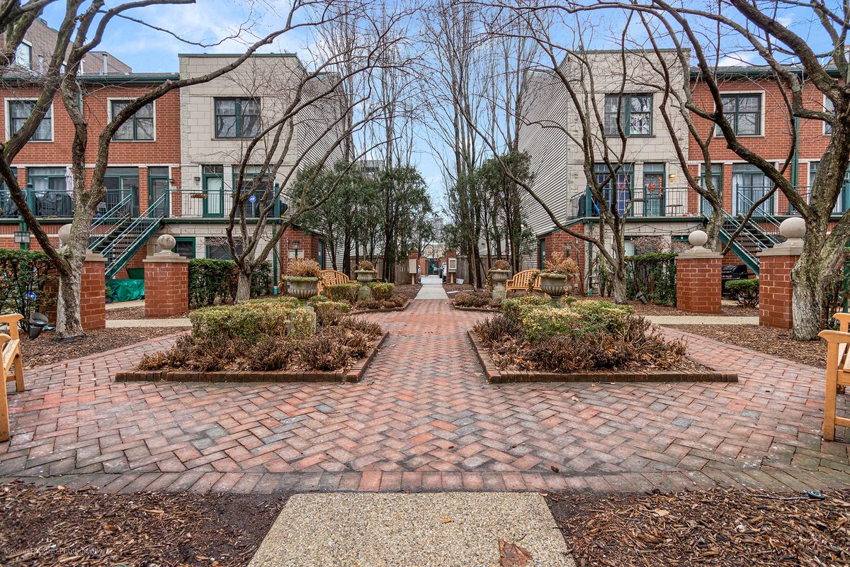 1812 State Street, Chicago, IL 60616