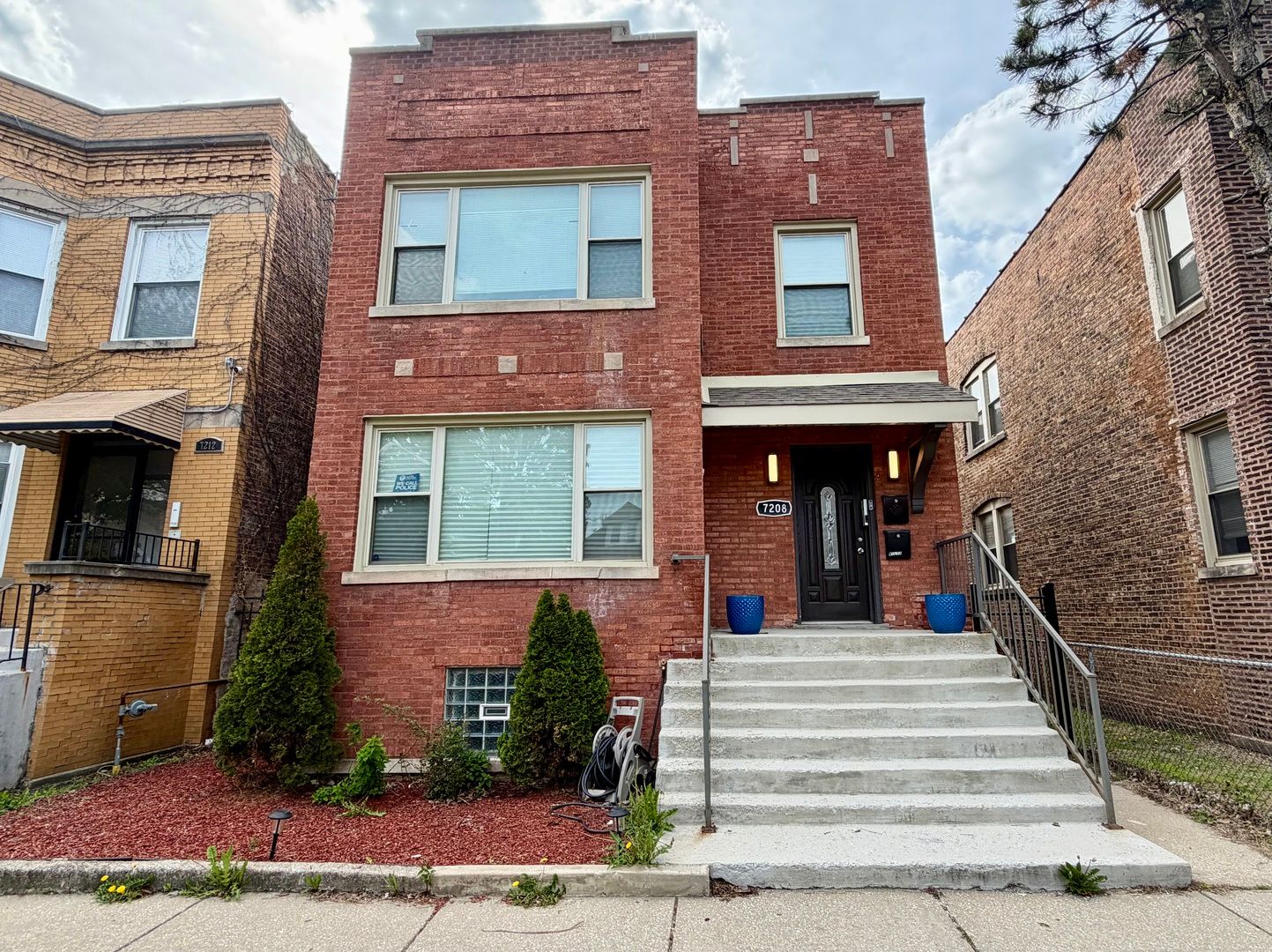 7208 S Cornell Avenue #2 — Chicago, IL 60649