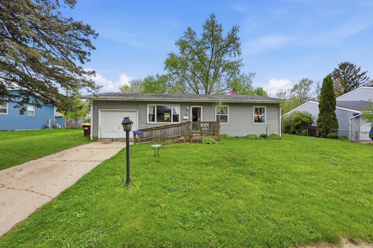 124 Melody Lane, Woodstock, IL 60098