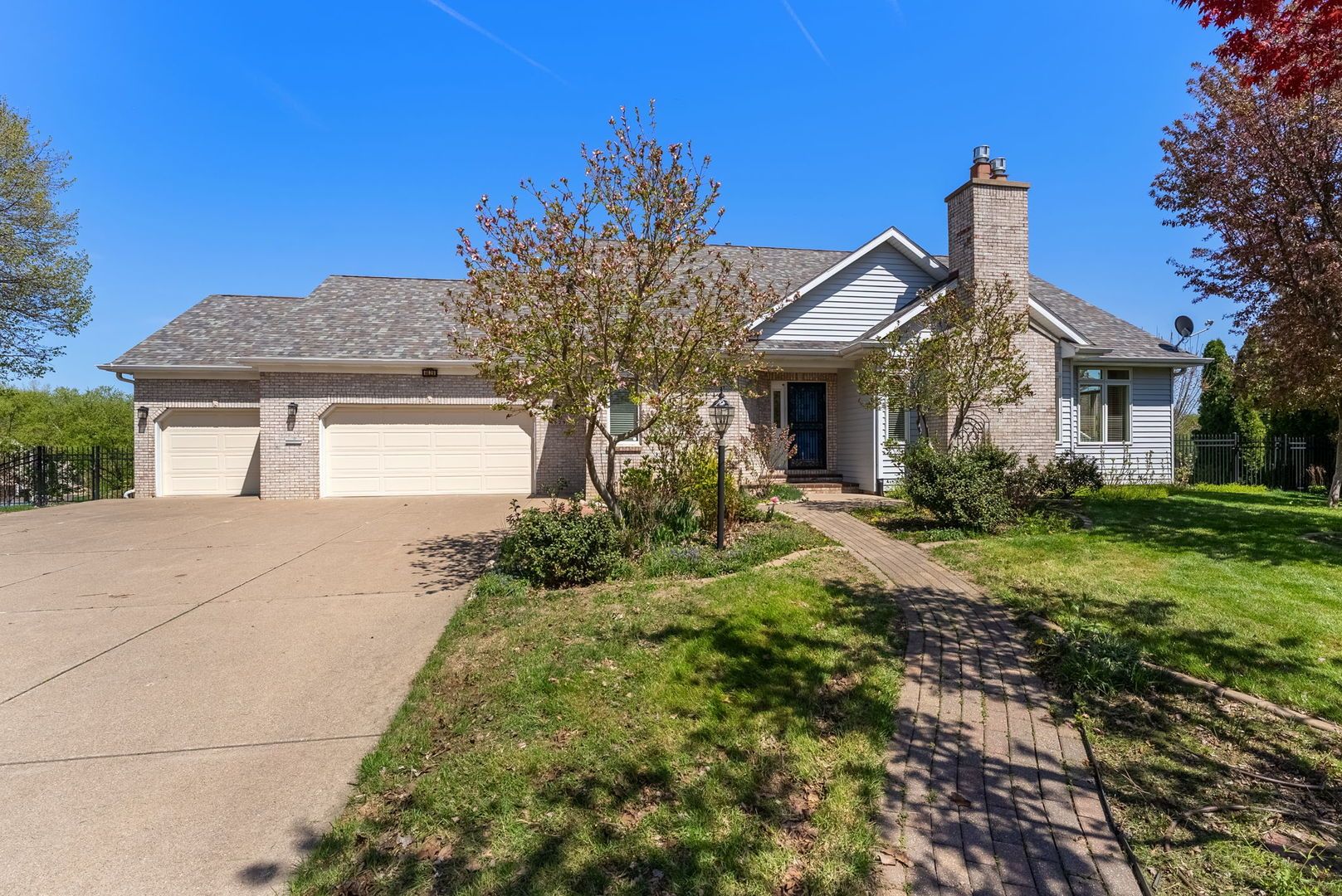 4629 Willowwood Court — Davenport, IA 52807