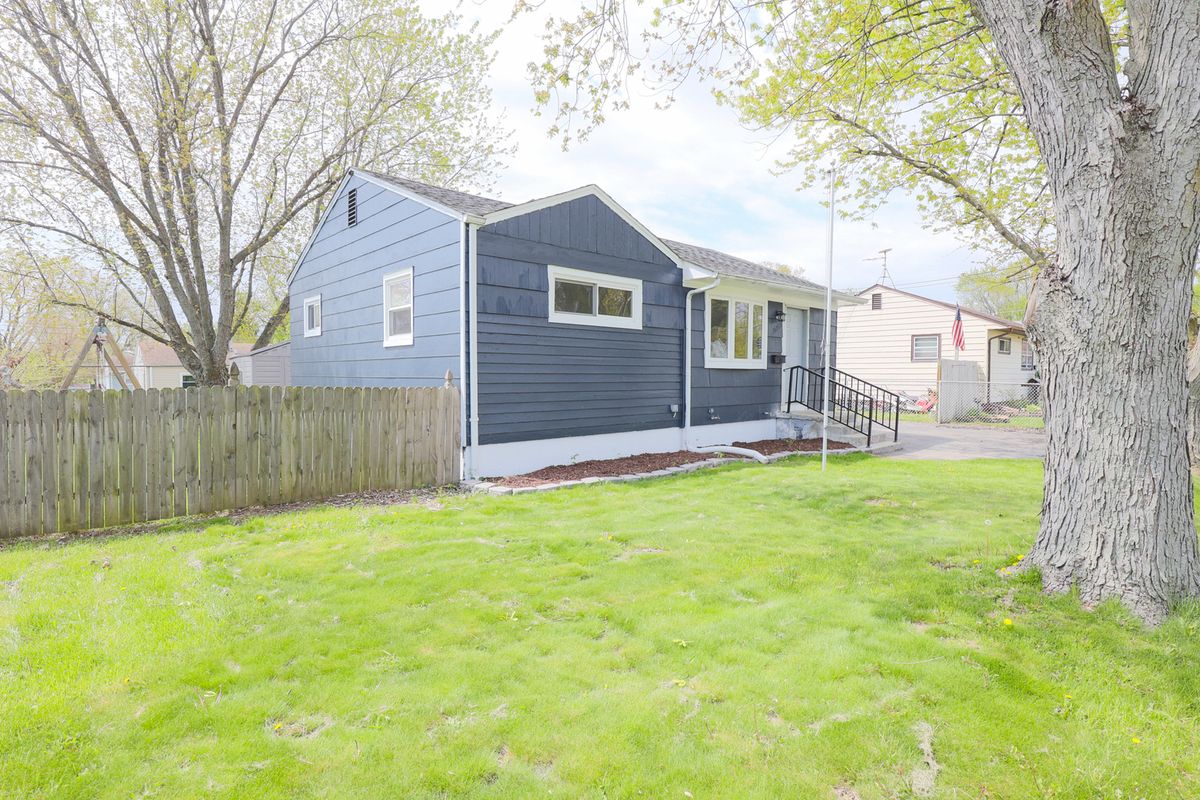 1733 Ballentine Street, Waukegan, IL 60087