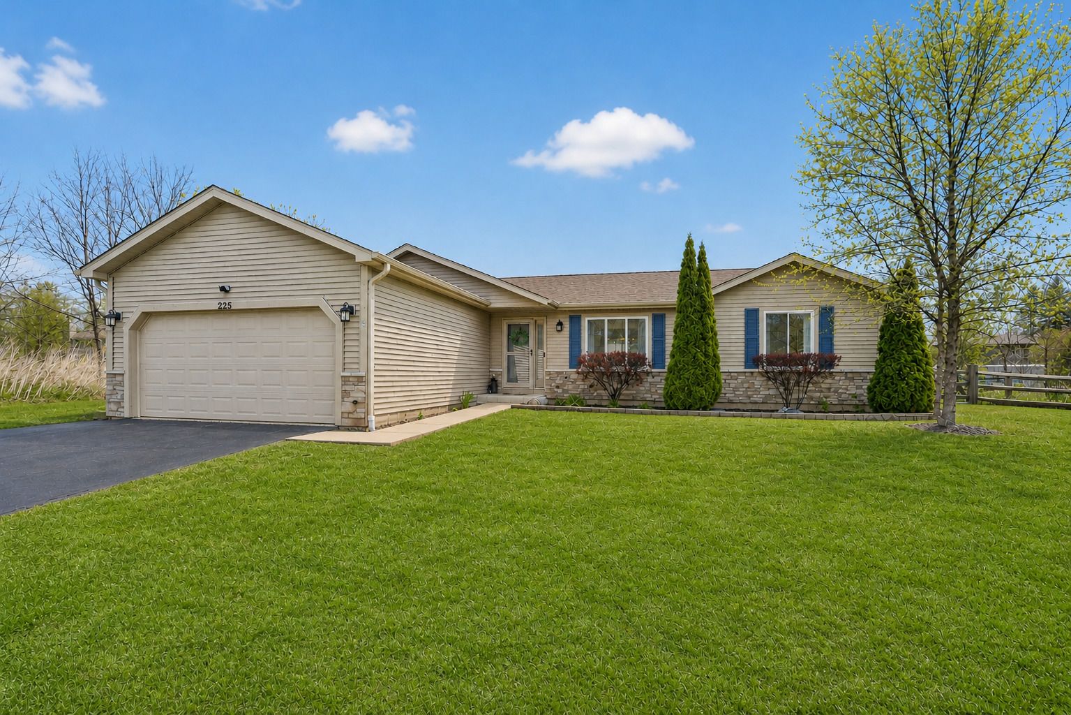 225 Cavin Avenue — Winthrop Harbor, IL 60096