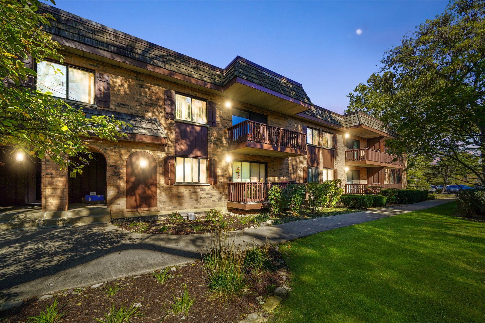 7920 Woodglen Lane #207 — Downers Grove, IL 60516