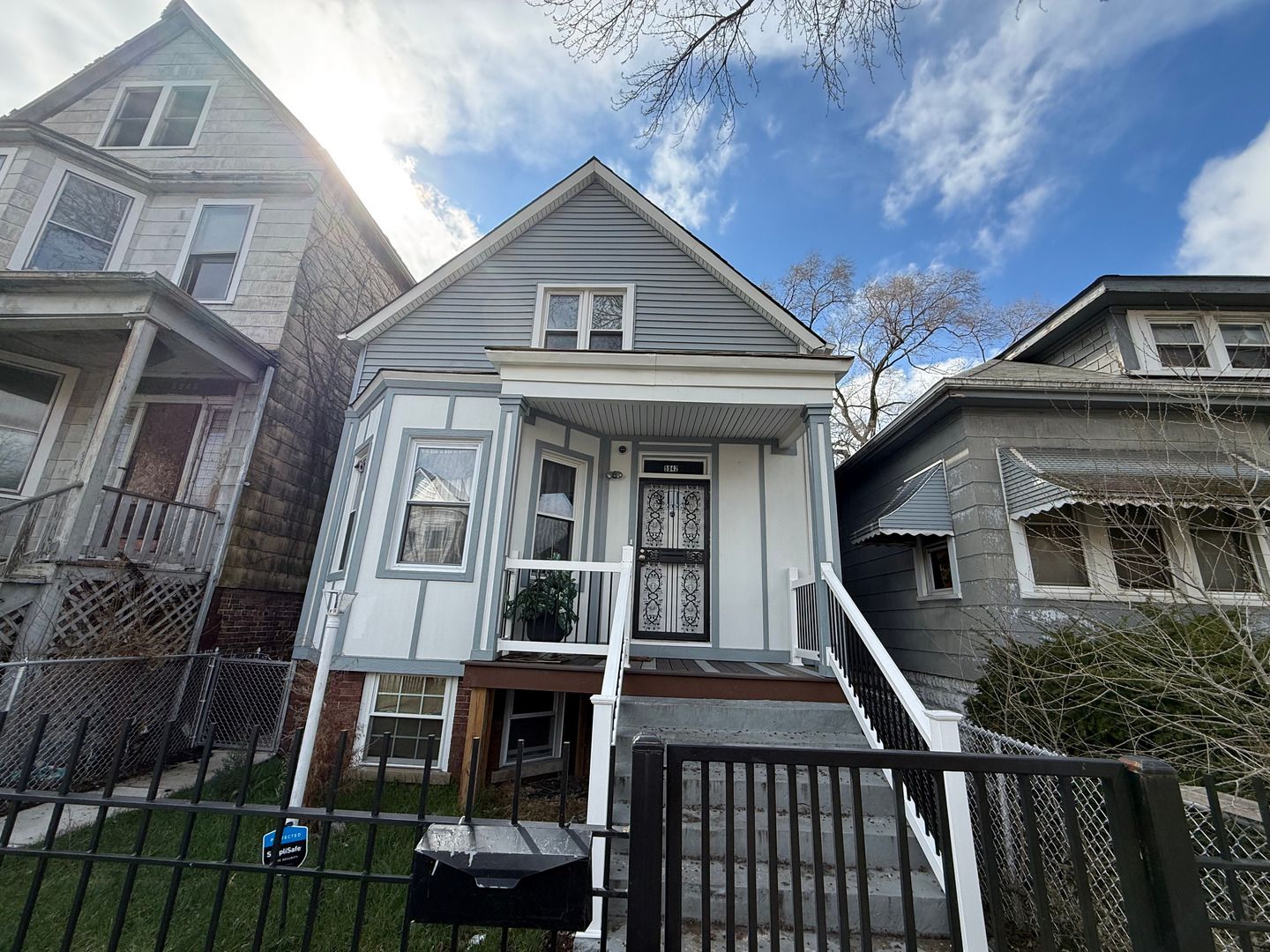5942 S Justine Street — Chicago, IL 60636
