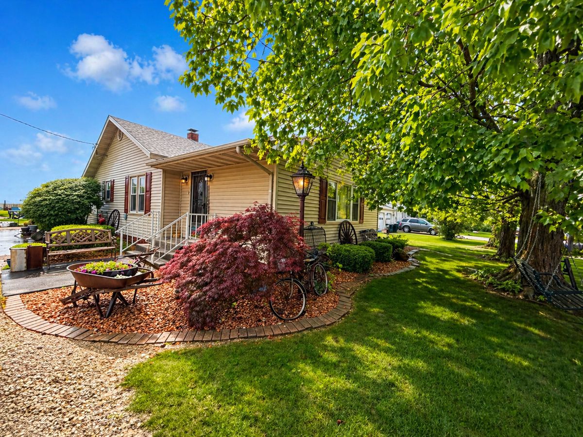 310 Poplar Street, Farina, IL 62838