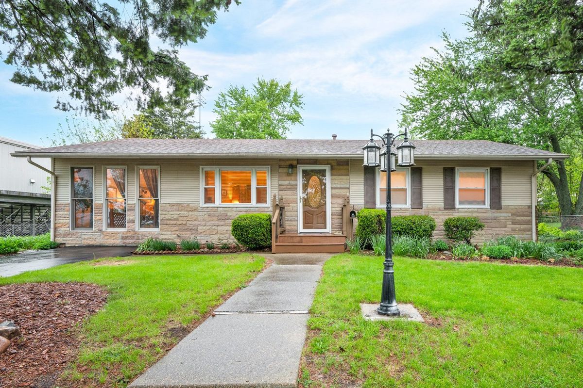327 Poplar Street, Heyworth, IL 61745
