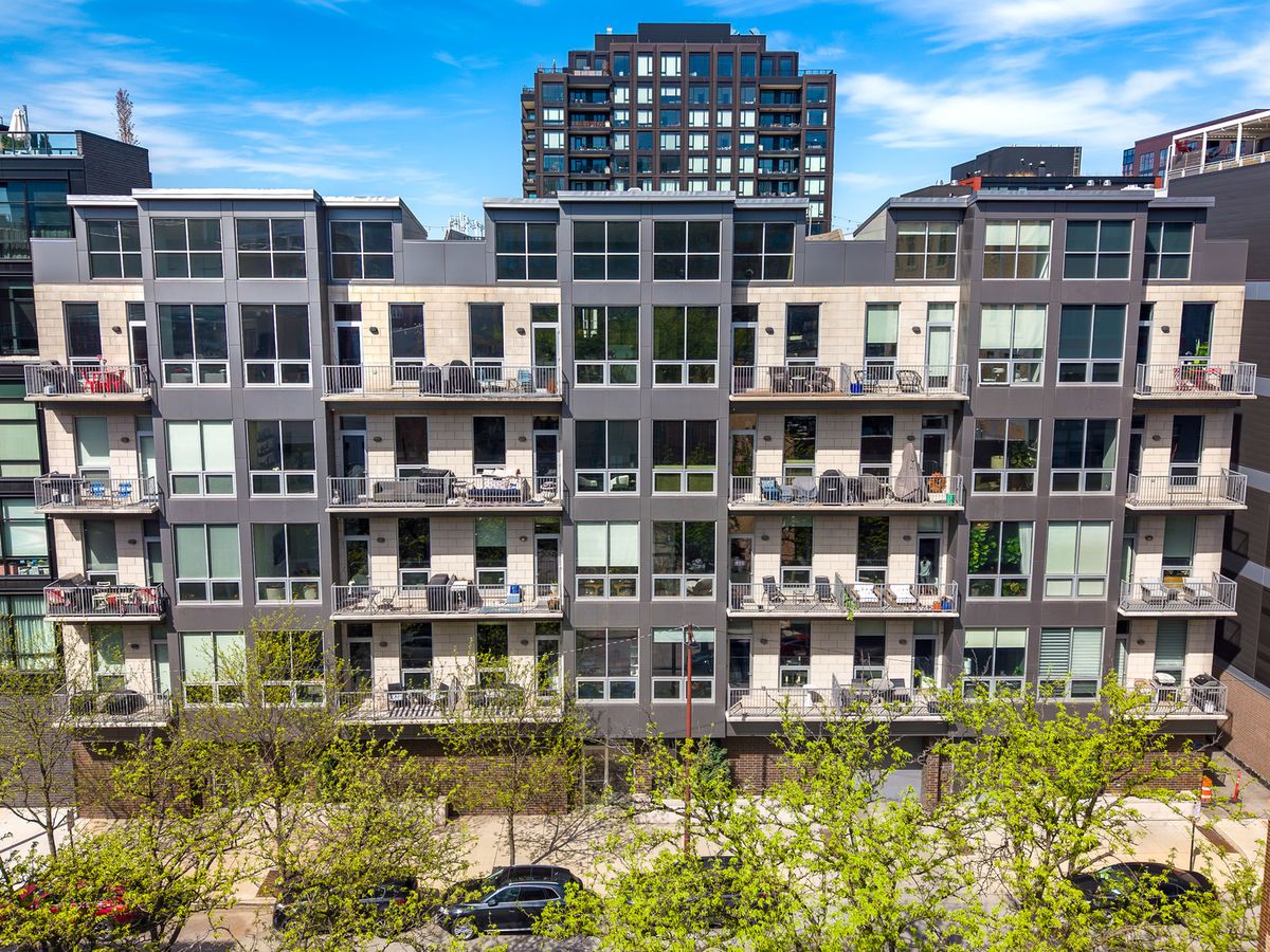 16 Carpenter Street, Chicago, IL 60607