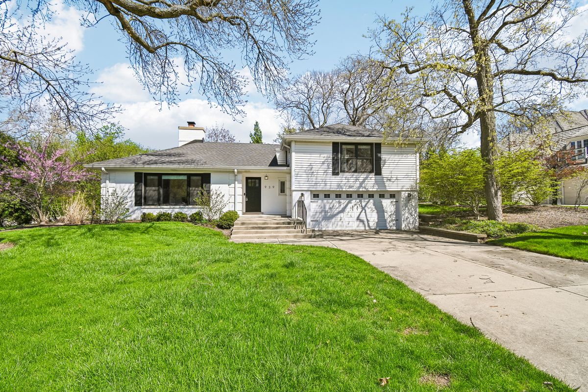 939 Westcliff Lane, Deerfield, IL 60015