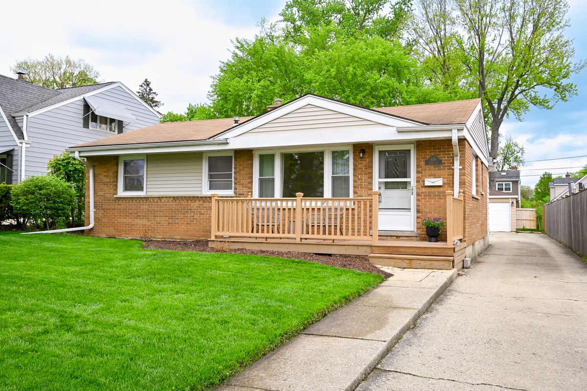 449 Verret Street, Elmhurst, IL 60126