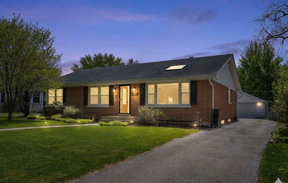 1910 E LIBERTY Drive — Wheaton, IL 60187