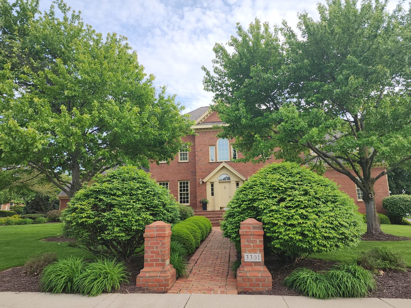 3301 Wisteria Lane — Bloomington, IL 61704