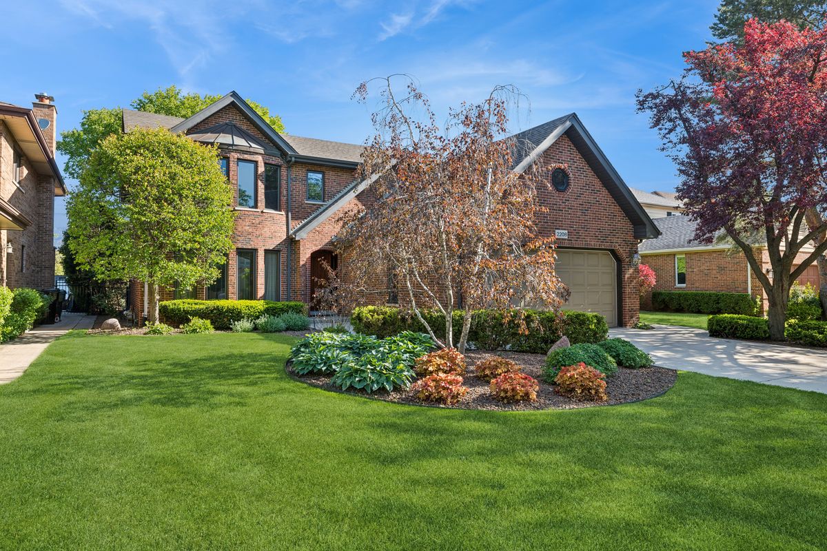 2208 Milton Avenue, Park Ridge, IL 60068