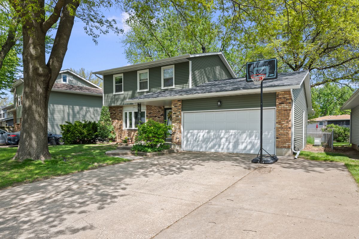 3005 Pine Street, Davenport, IA 52804