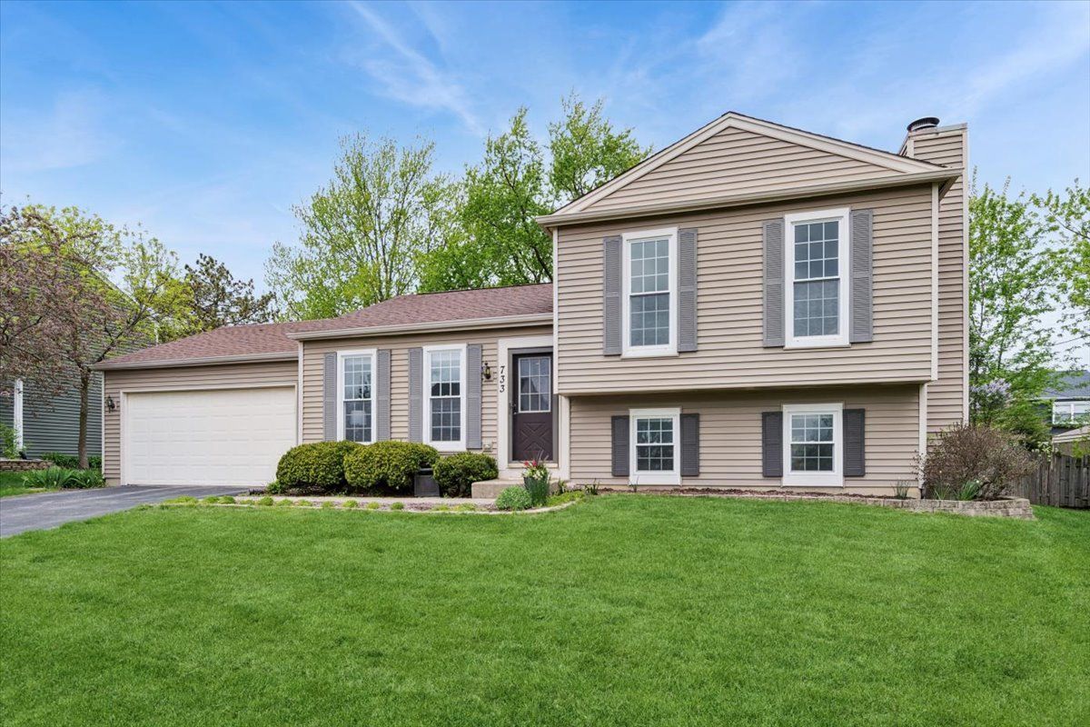733 Cypress Lane — Carol Stream, IL 60188