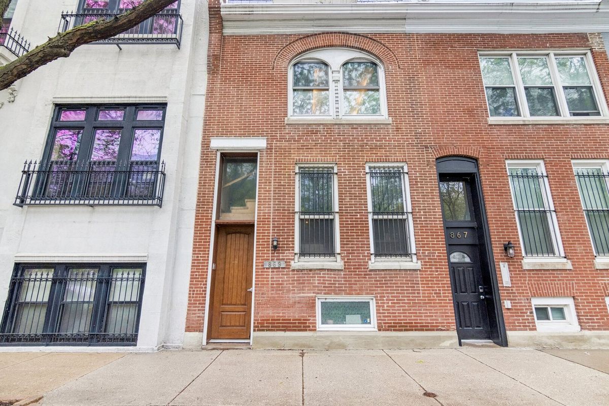 869 LaSalle Street, Chicago, IL 60610