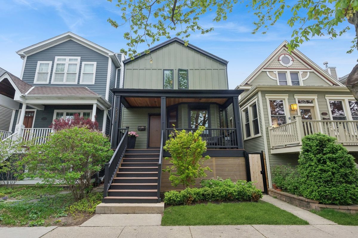 2250 Berwyn Avenue, Chicago, IL 60625