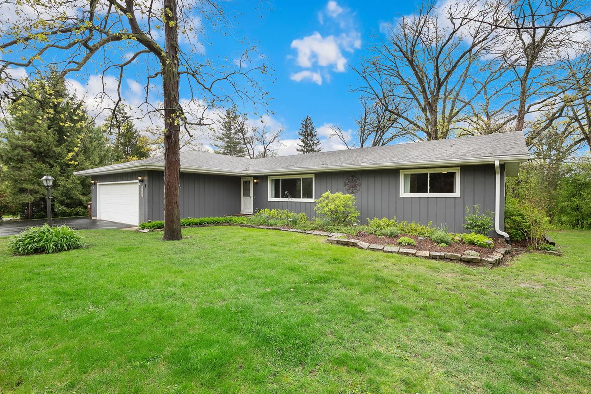 602 Hickory Road, Woodstock, IL 60098