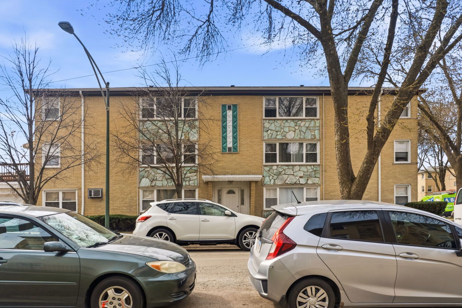5241 N Reserve Avenue #1W — Chicago, IL 60656