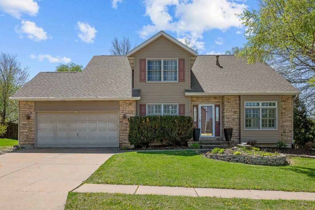 3509 fawn Lane — Bettendorf, IA 52722