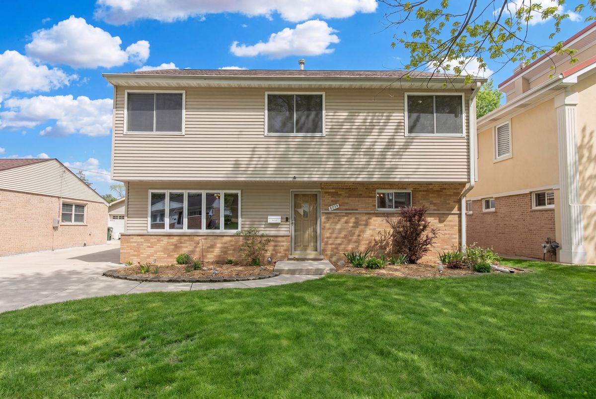 8233 Octavia Avenue, Niles, IL 60714