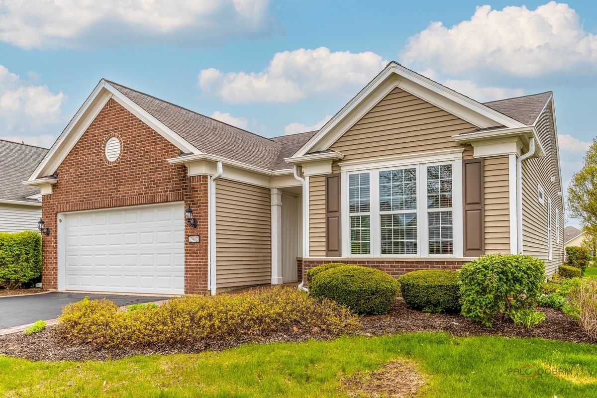 2942 Ravinia Circle, Mundelein, IL 60060