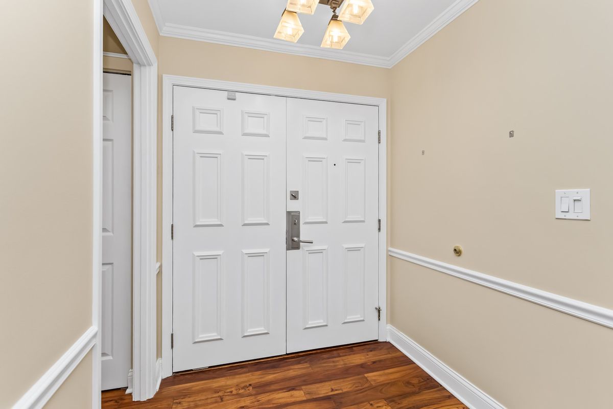 205 Rivershire Lane #313, Lincolnshire, IL 60069