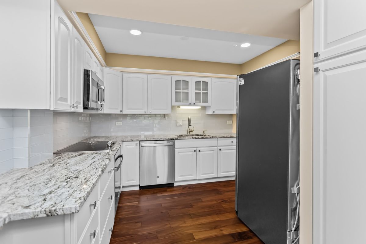 205 Rivershire Lane #313, Lincolnshire, IL 60069
